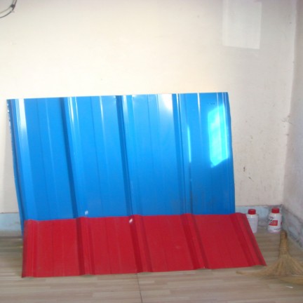 Les feuilles de toiture ondulées en métal à revêtement de couleur  Les feuilles de toiture ondulées en métal à revêtement de couleur